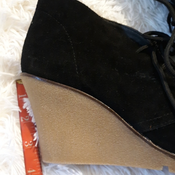 Kelsi Dagger NWOT Ankle Boots - Picture 2 of 6